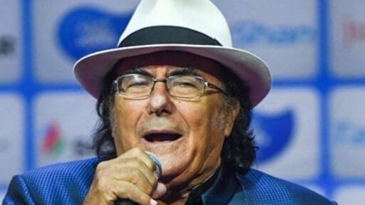 Al Bano mentre canta