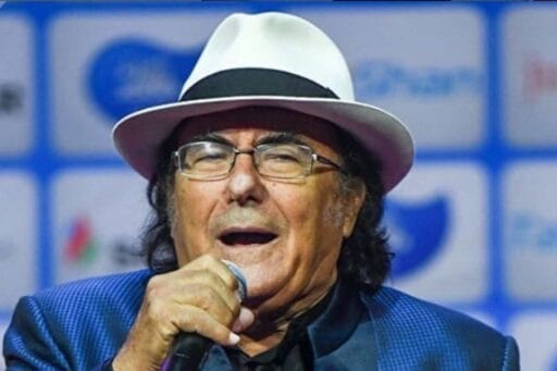 Al Bano mentre canta