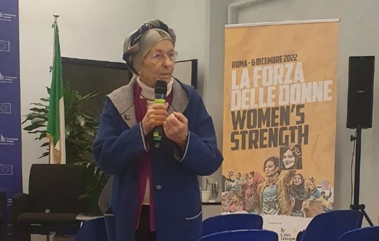 Emma Bonino interviene ad un convegno