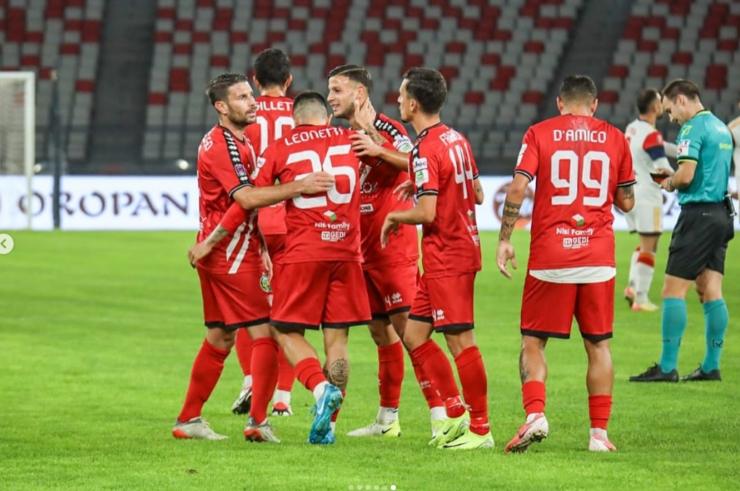 I calciatori del Team Altamura festeggiano dopo il goal