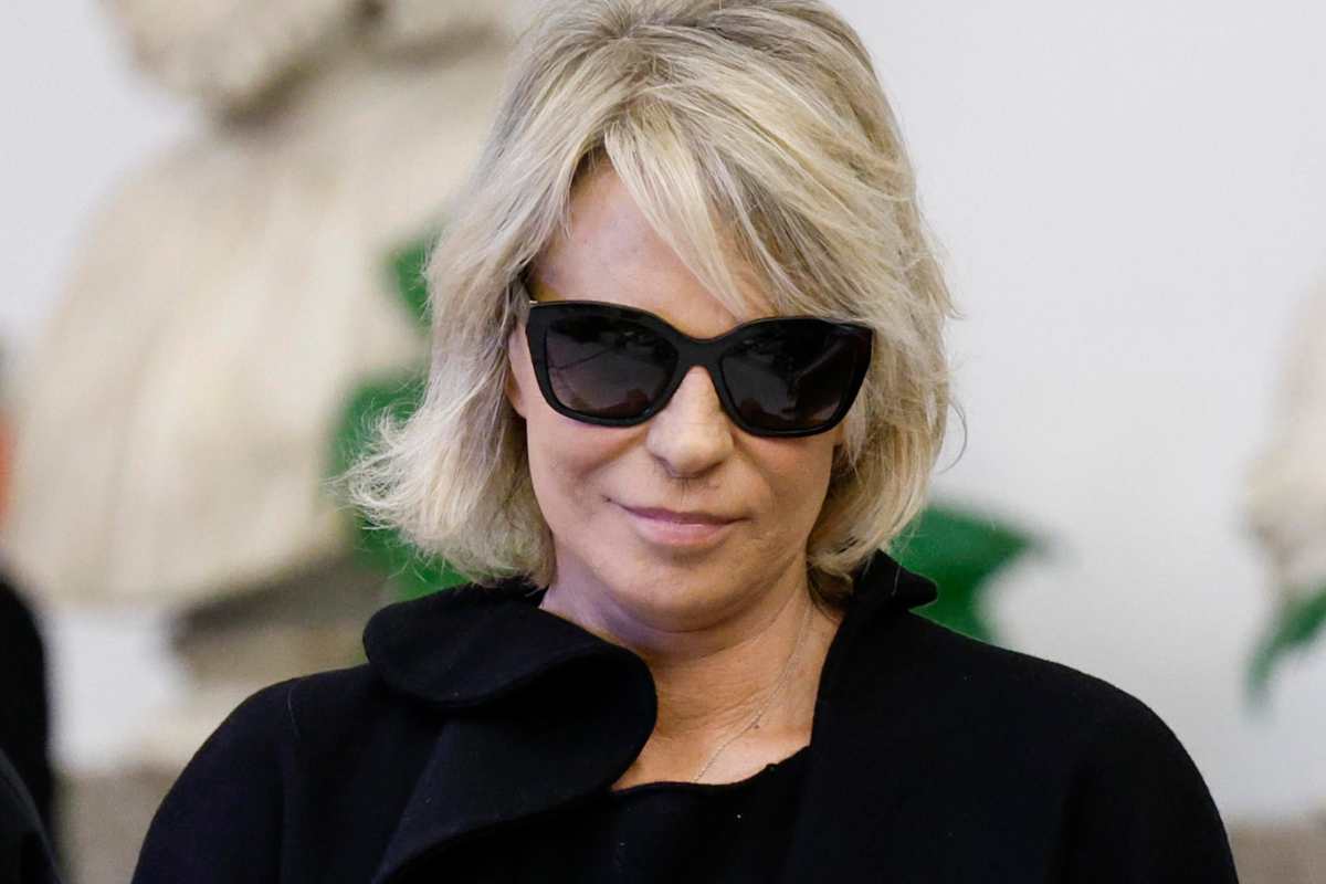 maria de filippi va su tutte le furie con lui